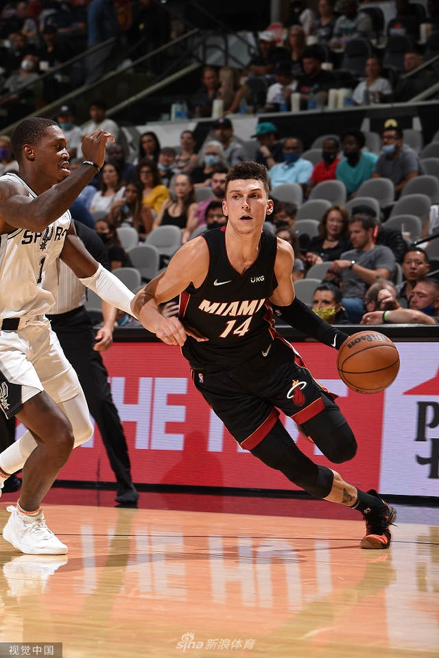 足球也正迎 足球也正迎