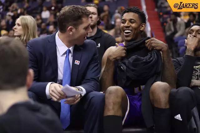 草根逆袭 草根逆袭