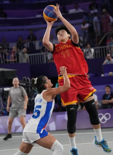 队危速归，图片报：莱比锡安排私人飞机接迪奥曼德
